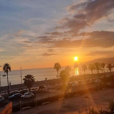 Apartamento 5 Home Suites Almeria Bagian luar foto