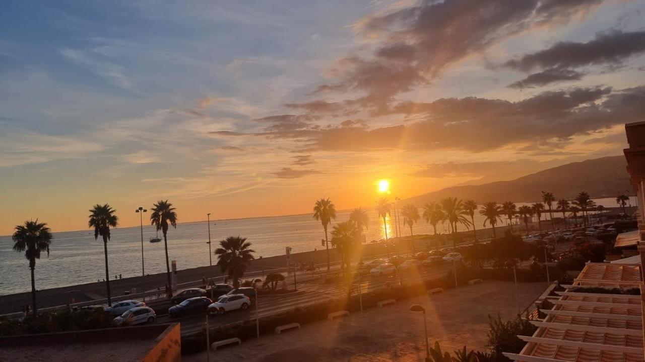 Apartamento 5 Home Suites Almeria Bagian luar foto